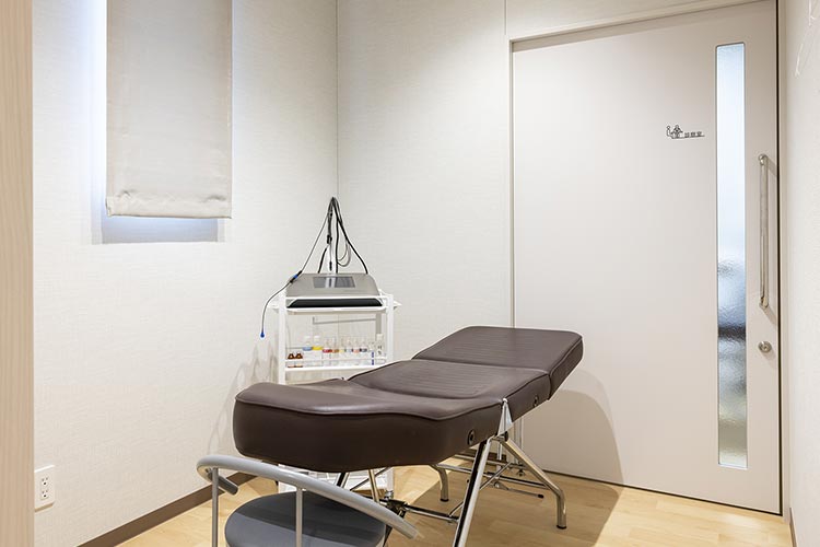 美容皮膚科施術室1(2F)